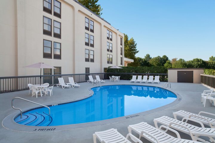 Pool 8 of 30
