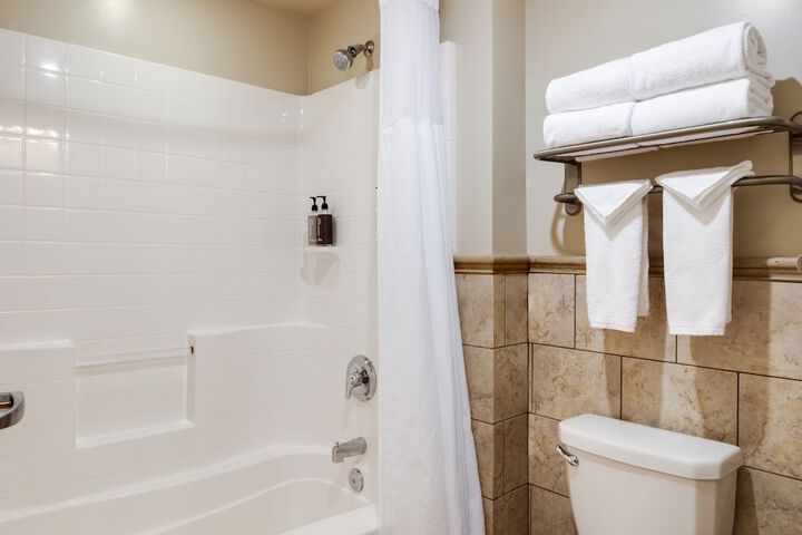 Ayres Hotel & Spa Mission Viejo – Lake Forest