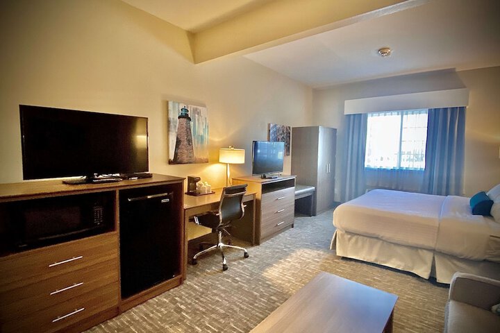 Room 5 of 16