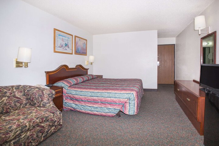 Room 14 of 30