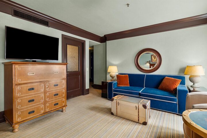 Room 33 of 77