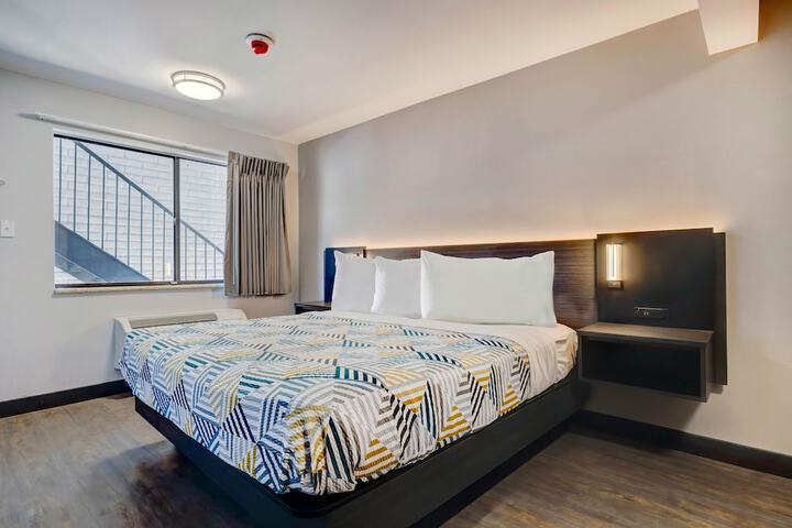 Room 9 of 25