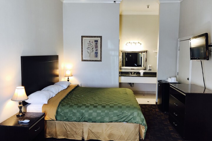 Room 9 of 27