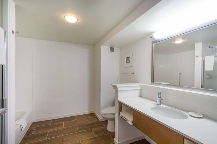 Room 5 of 34
