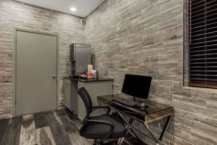 Business Center 28 of 28