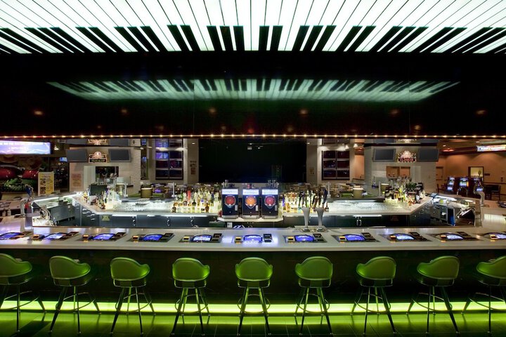 Lounge 37 of 59