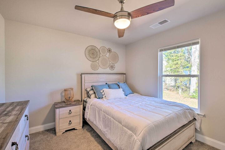 Greer Getaway w / Smart TV 1 Mi to Dtwn!