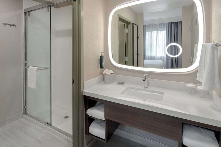 DoubleTree Suites by Hilton Hotel Mt. Laurel