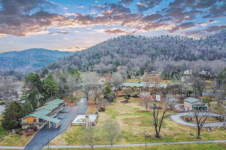 Tremont Lodge & Resort