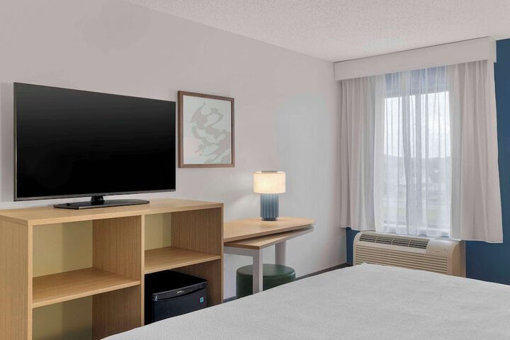 Room 28 of 35