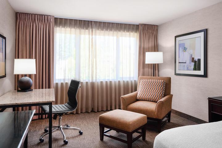 Eastgate Hotel BW Signature Collection