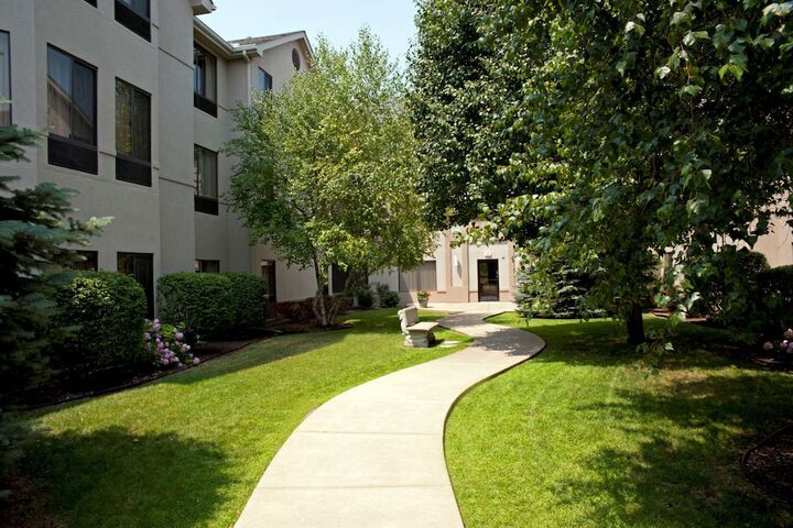Hotel Exterior 42 of 42