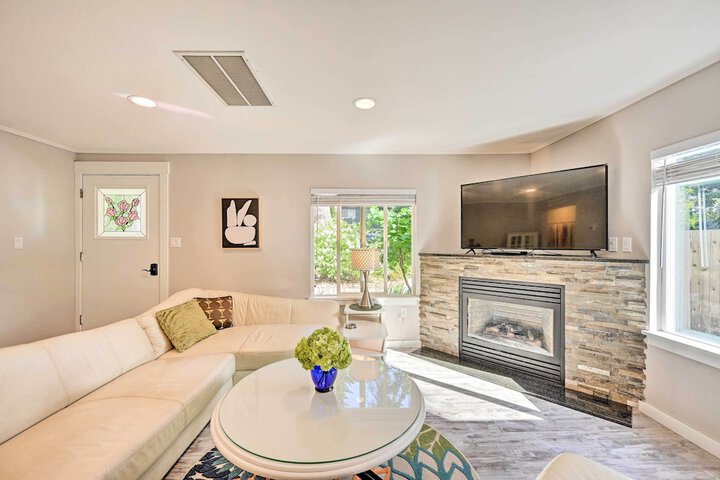 Family-friendly Kirkland Home 1 Mi to Downtown