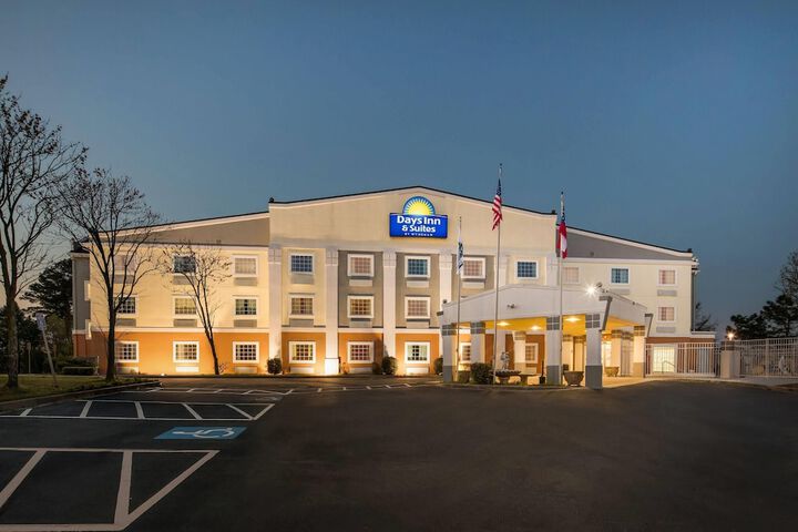 Days Inn & Suites by Wyndham Union City
