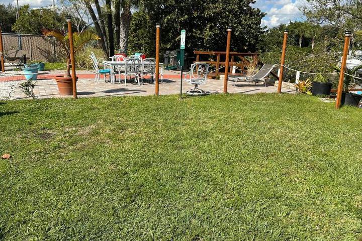 Tranquil Waterfront 2bd1ba Apt in North Palm Beach