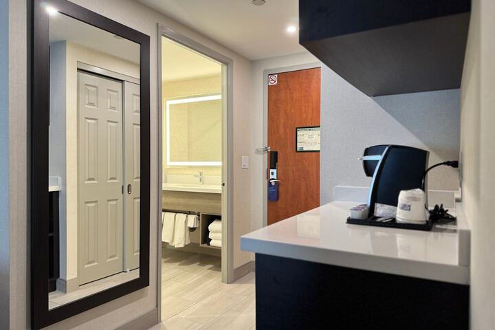 Holiday Inn Express & Suites Brampton by IHG