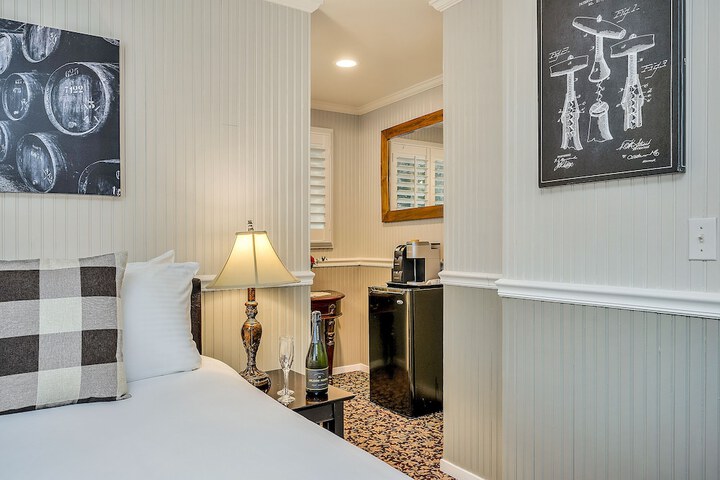 Room 40 of 153