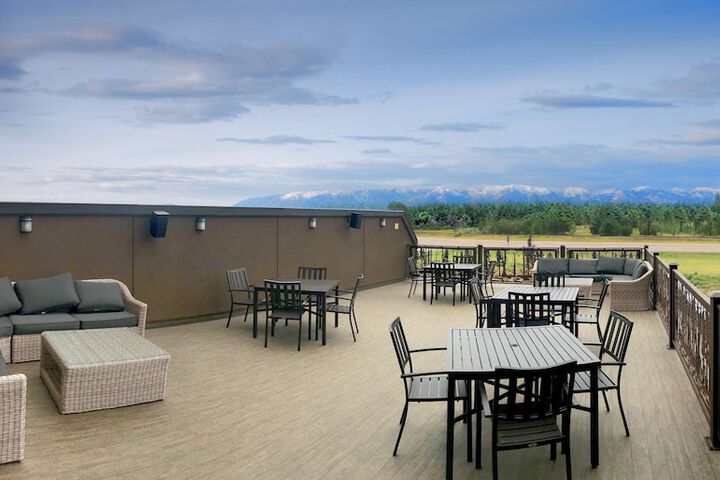 Glacier International Lodge