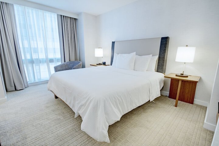 Room 32 of 82