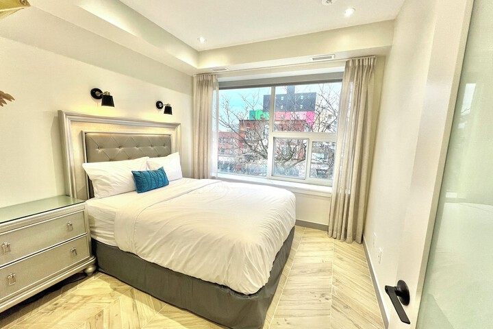Room 11 of 28