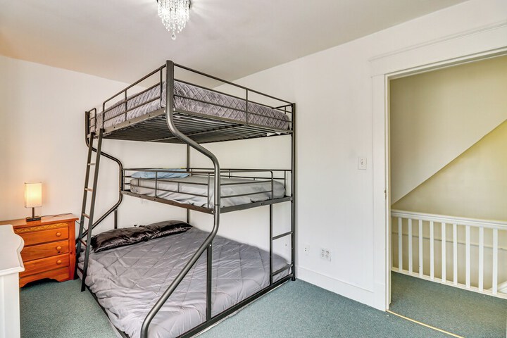 Walkable Abode in Stroudsburgs Business District!