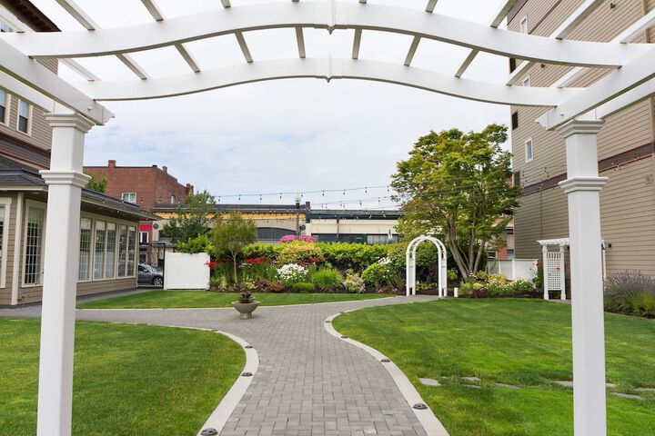 Majestic Inn & Spa