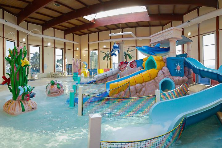 Grand Marquis Waterpark Hotel & Suites