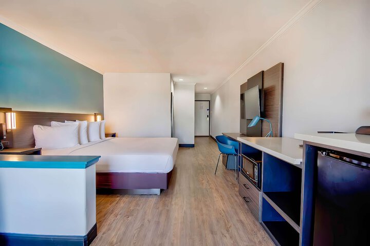 Room 44 of 76