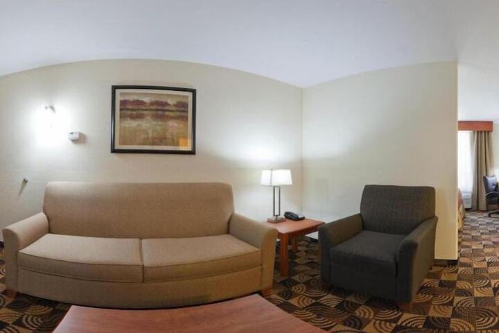 Room 7 of 28