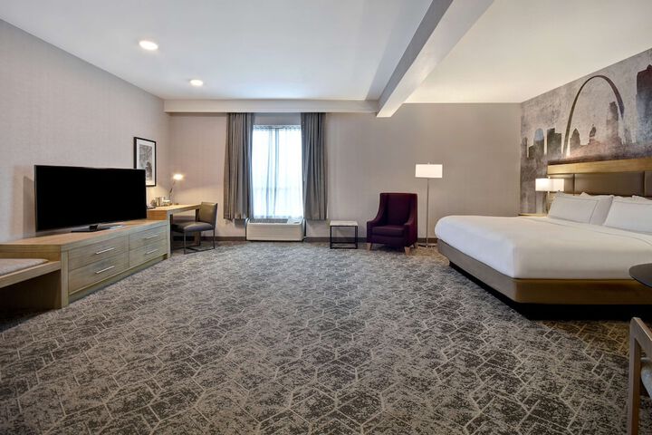 Room 34 of 71