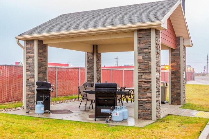 WoodSpring Suites Minot