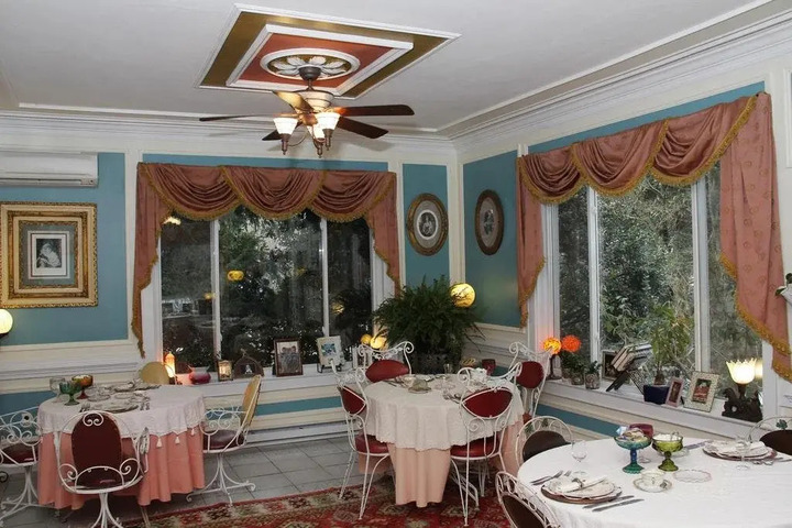 MELANGE BED AND BREAKFAST