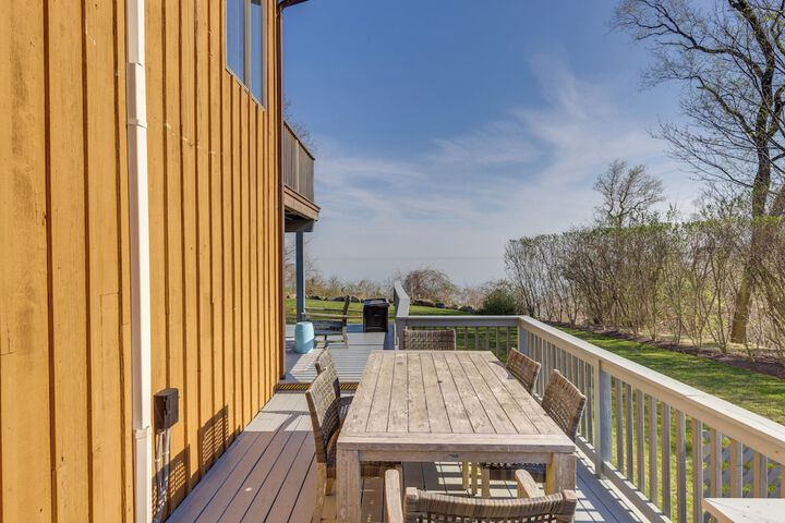 Amazing Rocky Point Retreat Overlooking the Sound!