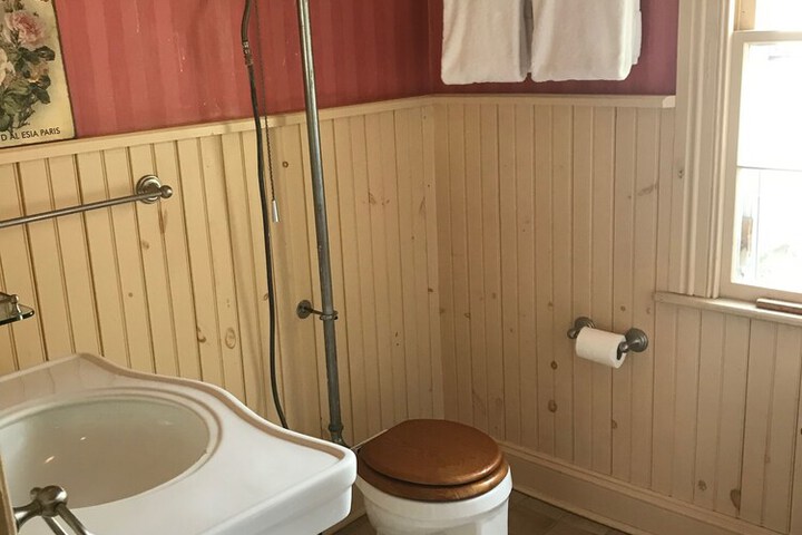Room 50 of 66