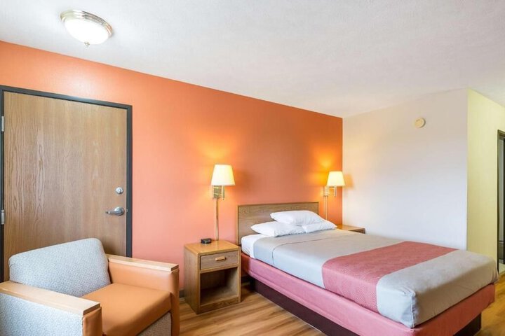 Motel 6 Percival IA