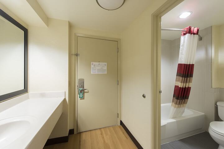 Room 8 of 16