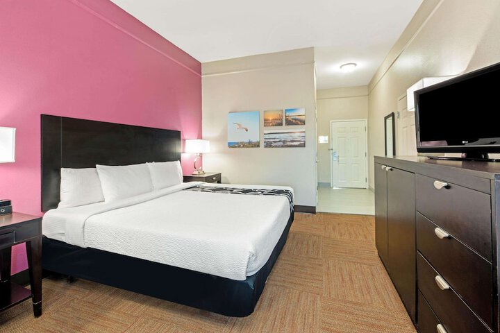 Room 17 of 25