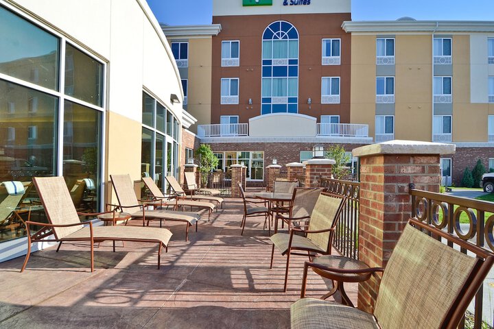Holiday Inn Express and Suites Williston by IHG
