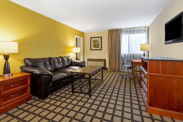 Room 17 of 30