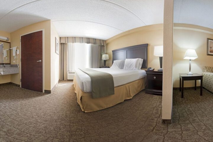 Room 33 of 70