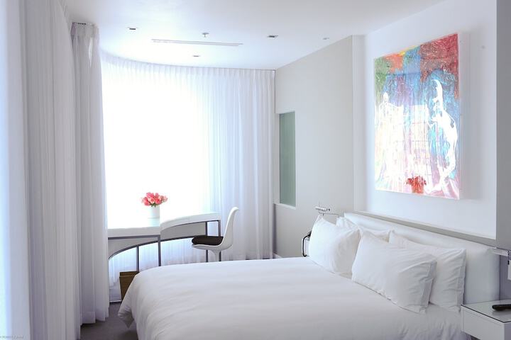 Room 52 of 136