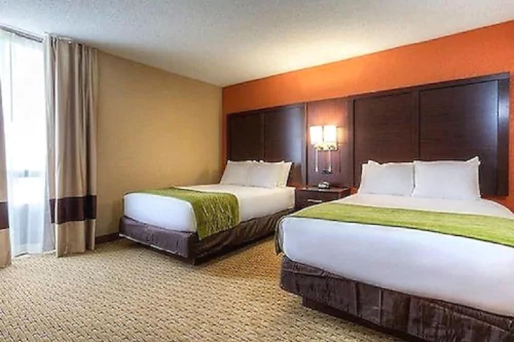 Comfort Inn & Suites Evansville Airport