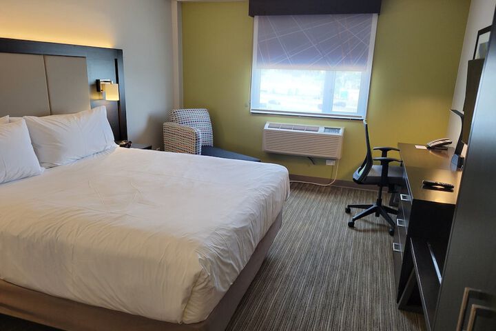 Room 10 of 26