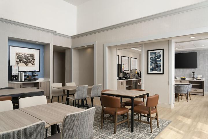 Hyatt Select Richmond / Chester