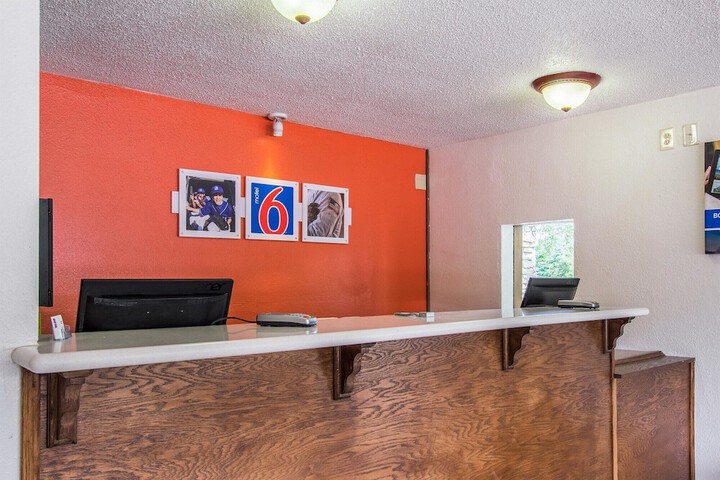 Motel 6 Ashland OH