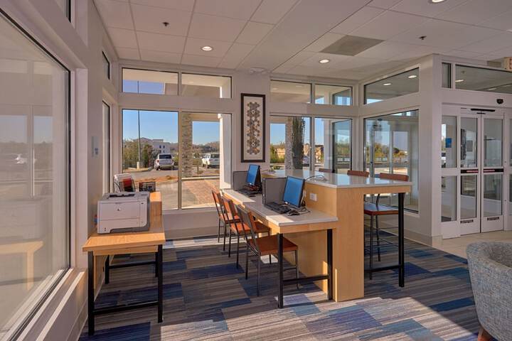 Holiday Inn Express and Suites Pigeon Forge Sevierville by IHG
