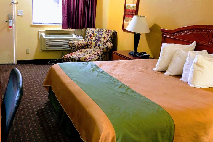 Room 16 of 33