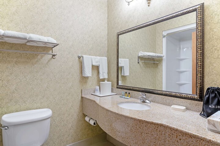 Best Western Plus Bradbury Inn & Suites