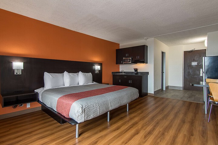 Room 12 of 36