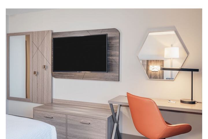 Room 27 of 65